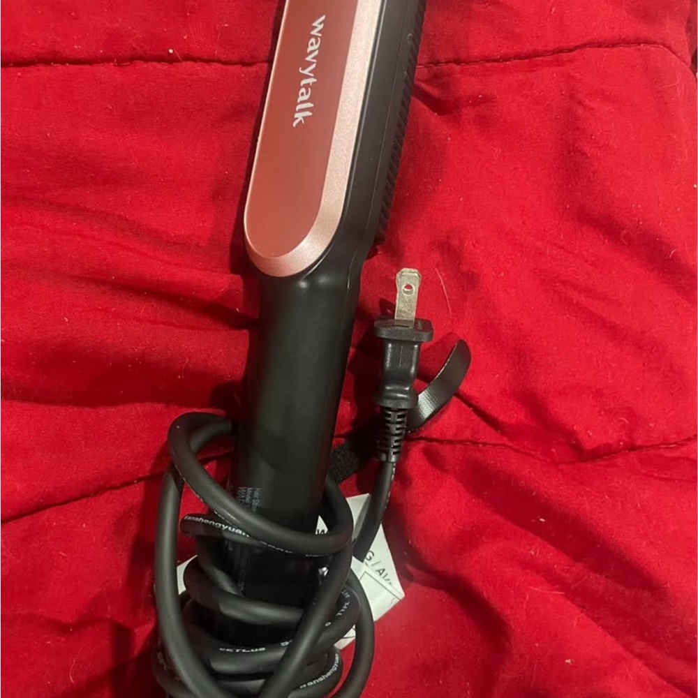 WavyTalk Hair Straightener in Black and Pink
